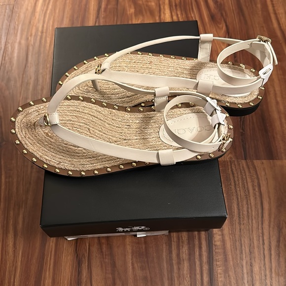 Ladies off white gorgeous Sandel worn with anything to enhance your alfit - Picture 3 of 7